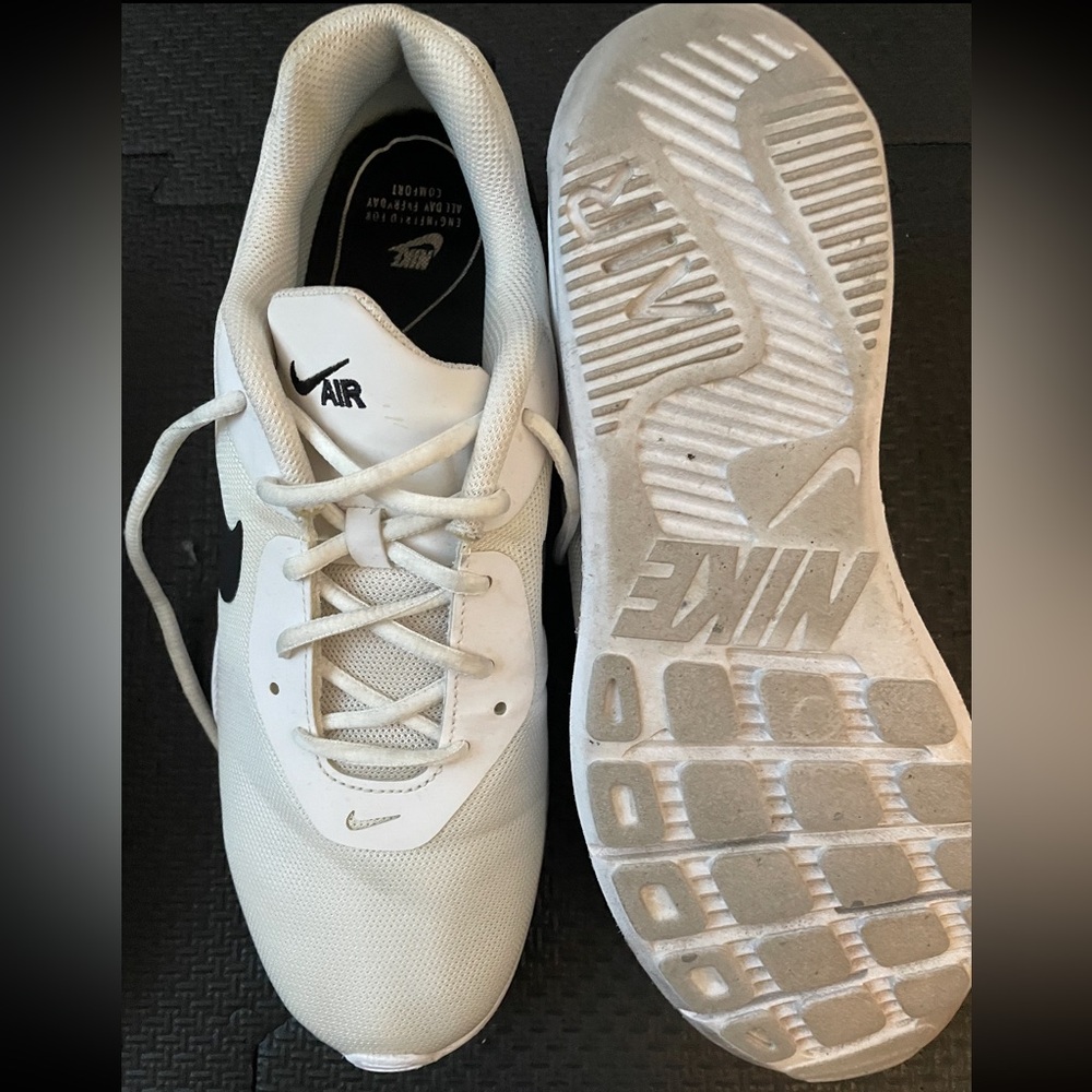 Nike Men's White and Black Sneakers